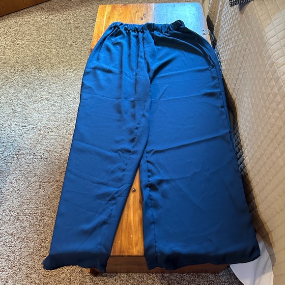 Long pant and shirt set —size Large - Picture 2 of 2